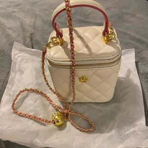 Small quilted bag.
